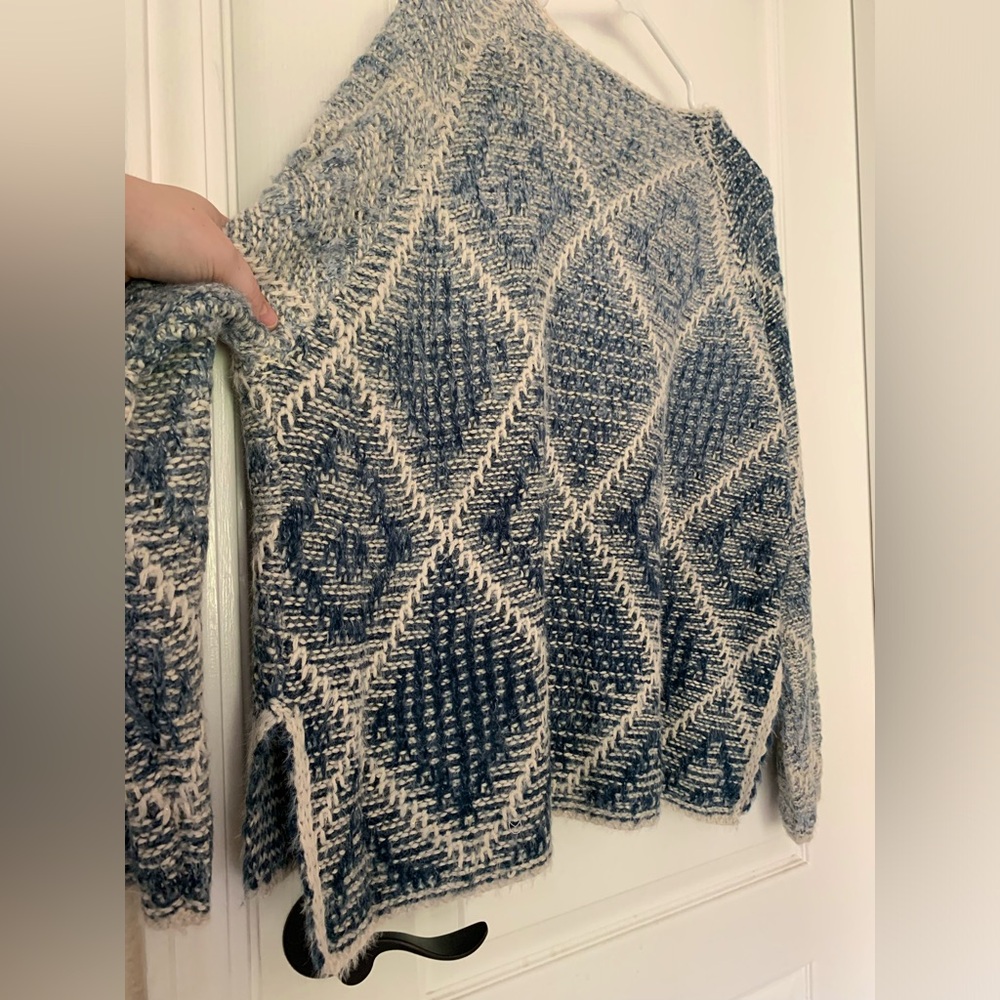 🤍💙Olivaceous Blue White Geometric Knit Sweater - Women’s Large NWOT - Picture 9 of 12